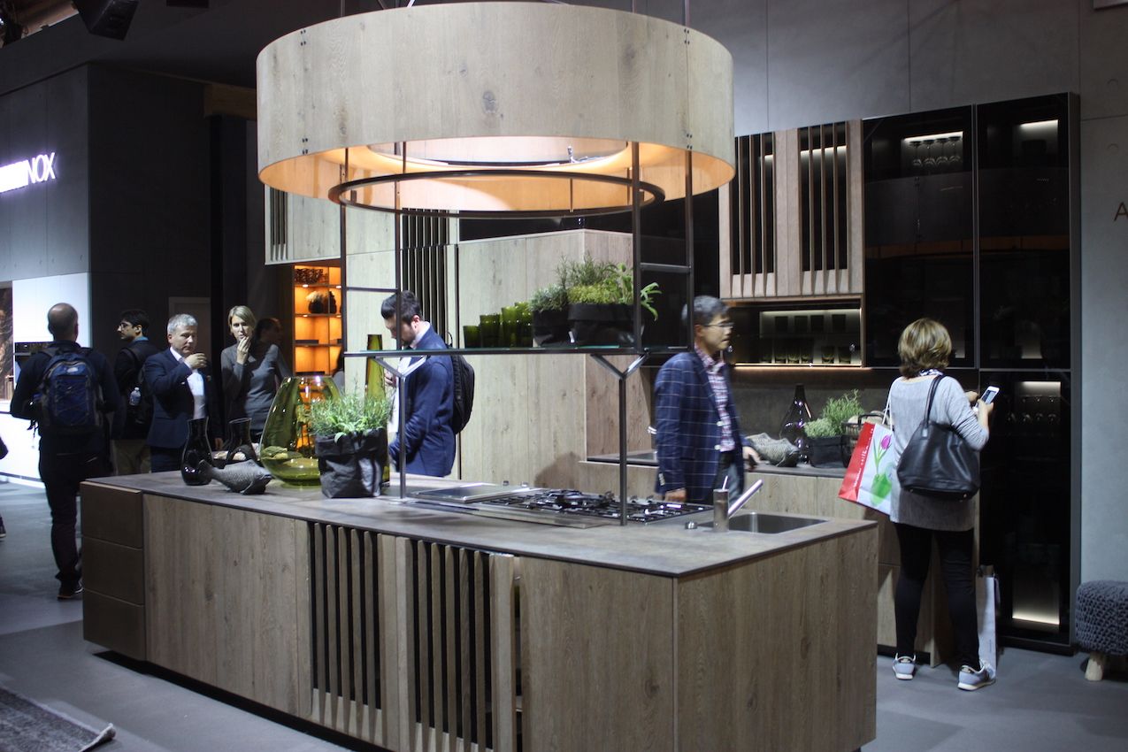 Alno demonstrates how an oversized and understated pendant can dominate a kitchen.