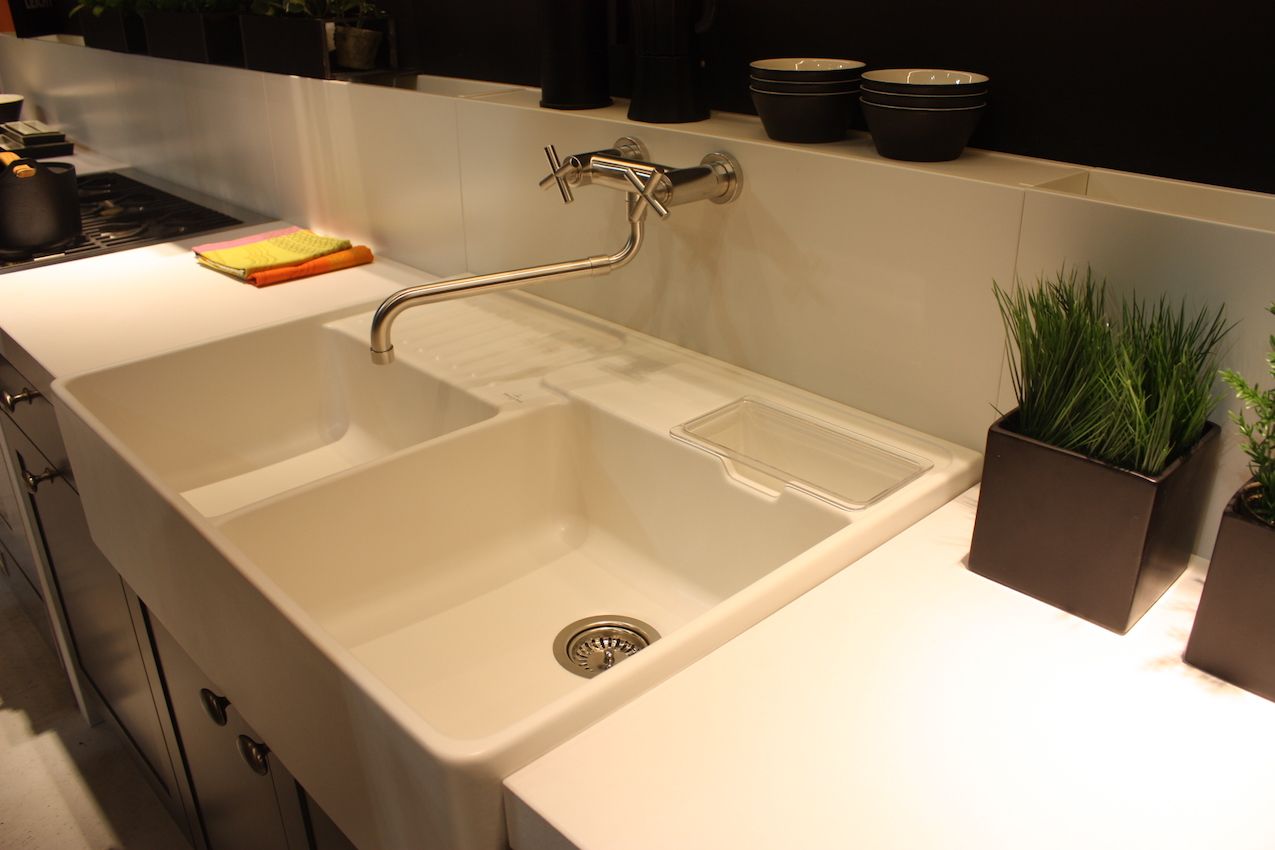 Leicht's multi-compartment sink includes a long, wall-mounted faucet with old-fashioned knobs.