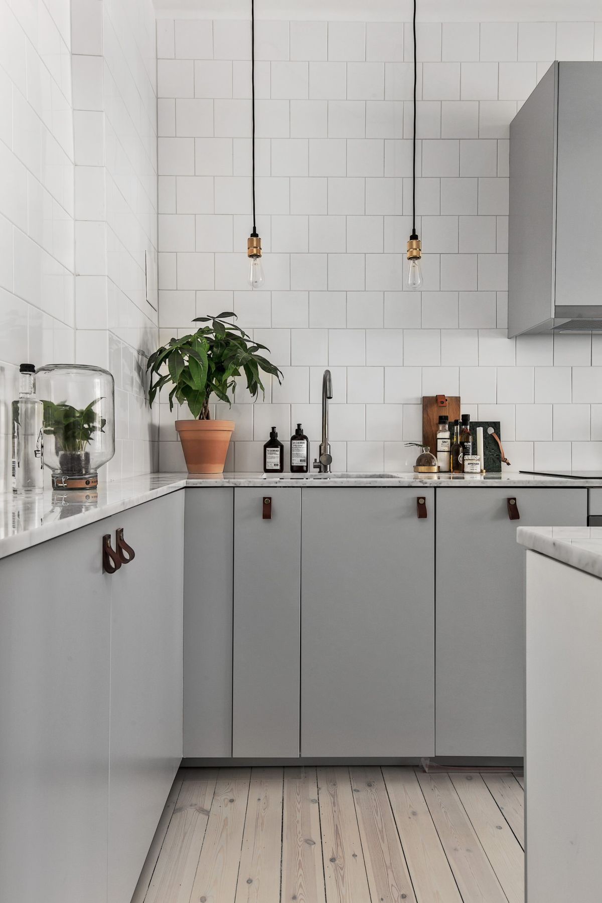 Marble counters in a modern kitchen design