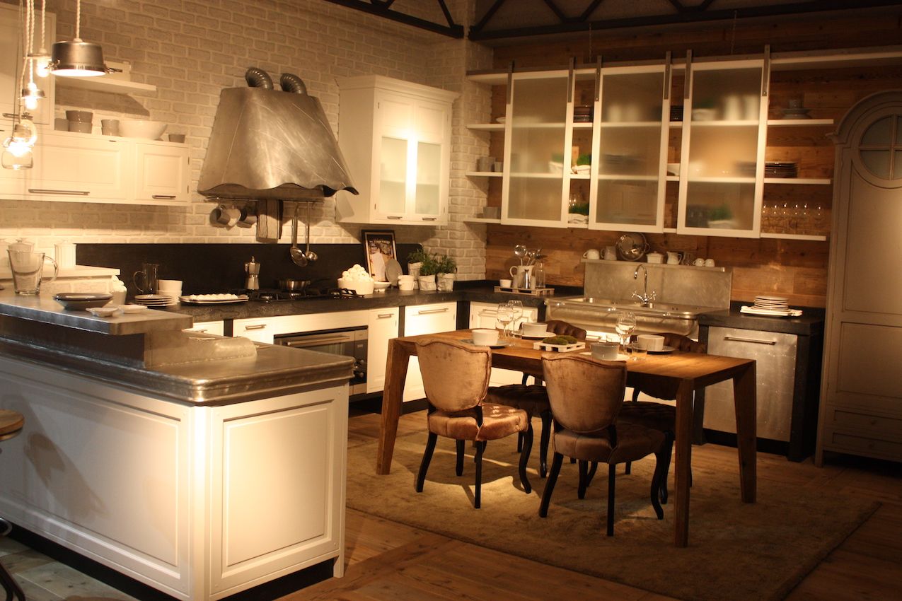 Contemporary kitchens , like this one from Marchi, incorporate lots of elements and maintain a comfortable style.