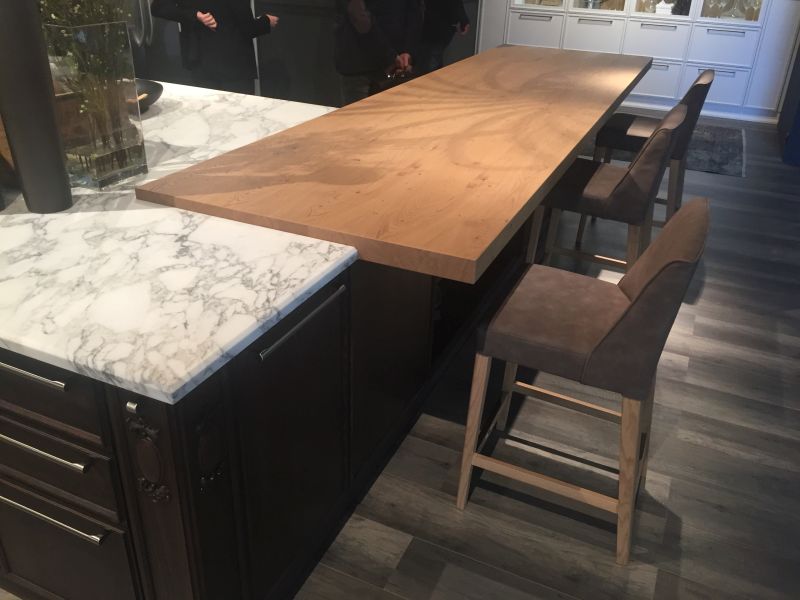 marble and wood a perfect mix for kitchen